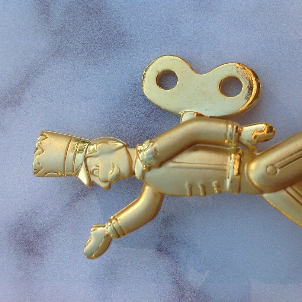 JJ Jonette Jewelry Gold Rhodium Plated BROOCH Toy Soldier in Full Regalia